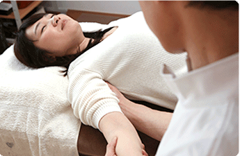 アレルコア院内 施術風景(大人)